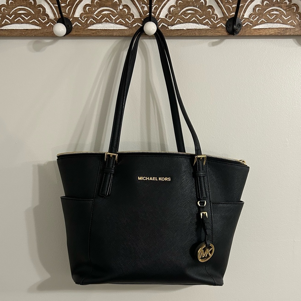 Michael Kors jet set large cross grain leather top zip tote bag